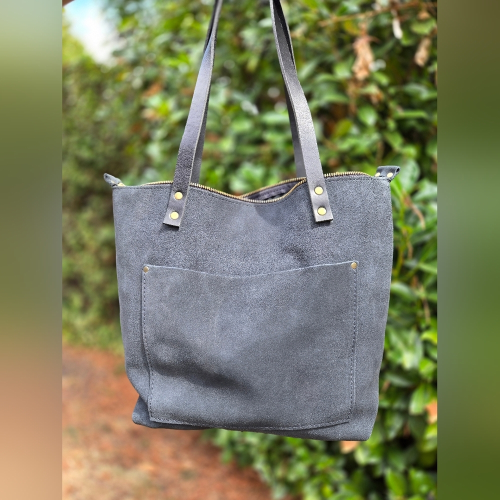 Medium Zip Tote, Peppercorn w/ black handles